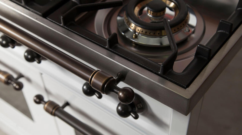 ILVE 48" Nostalgie - Dual Fuel Range with 7 Sealed Burners - 5 cu. ft. Oven - Griddle with Bronze Trim in White (UPN120FDMPBY)